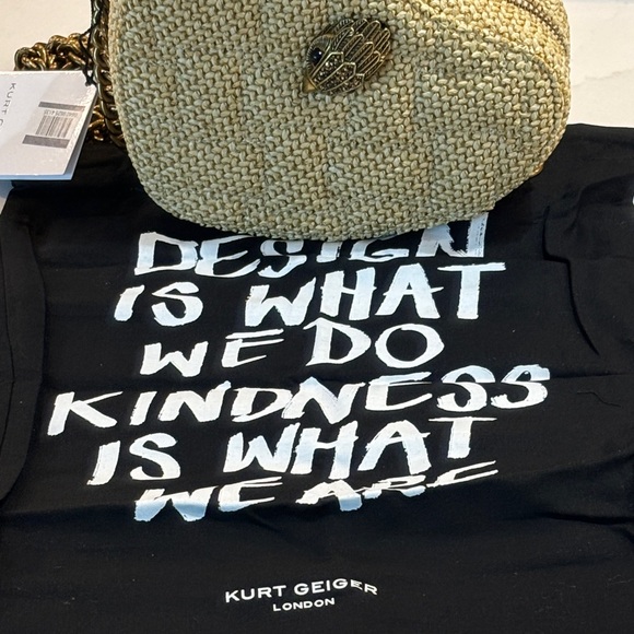 Kurt Geiger Kensington Heart Crossbody Bag Beige Straw Gold Chain NWT - Picture 15 of 15